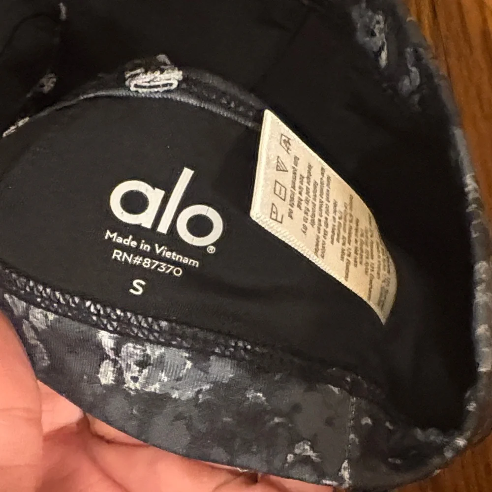 🎉ALO Yoga Black and White Sports Bra